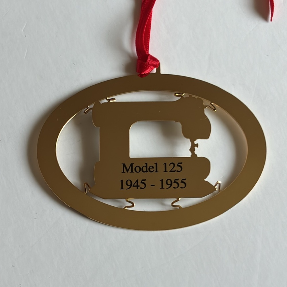 Bernina Holiday Ornament 2002 Sewing Machine Ornament Bernina Sewing Machine - Picture 7 of 14